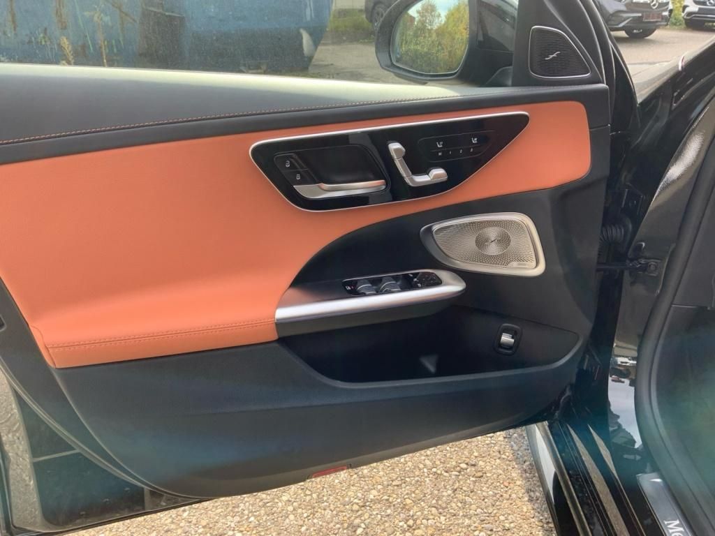 Mercedes-Benz C 300 2025