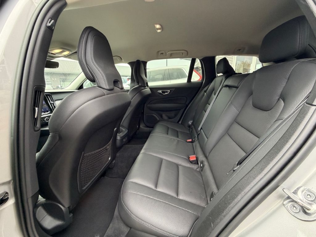 Volvo V60 Cross Country 2023