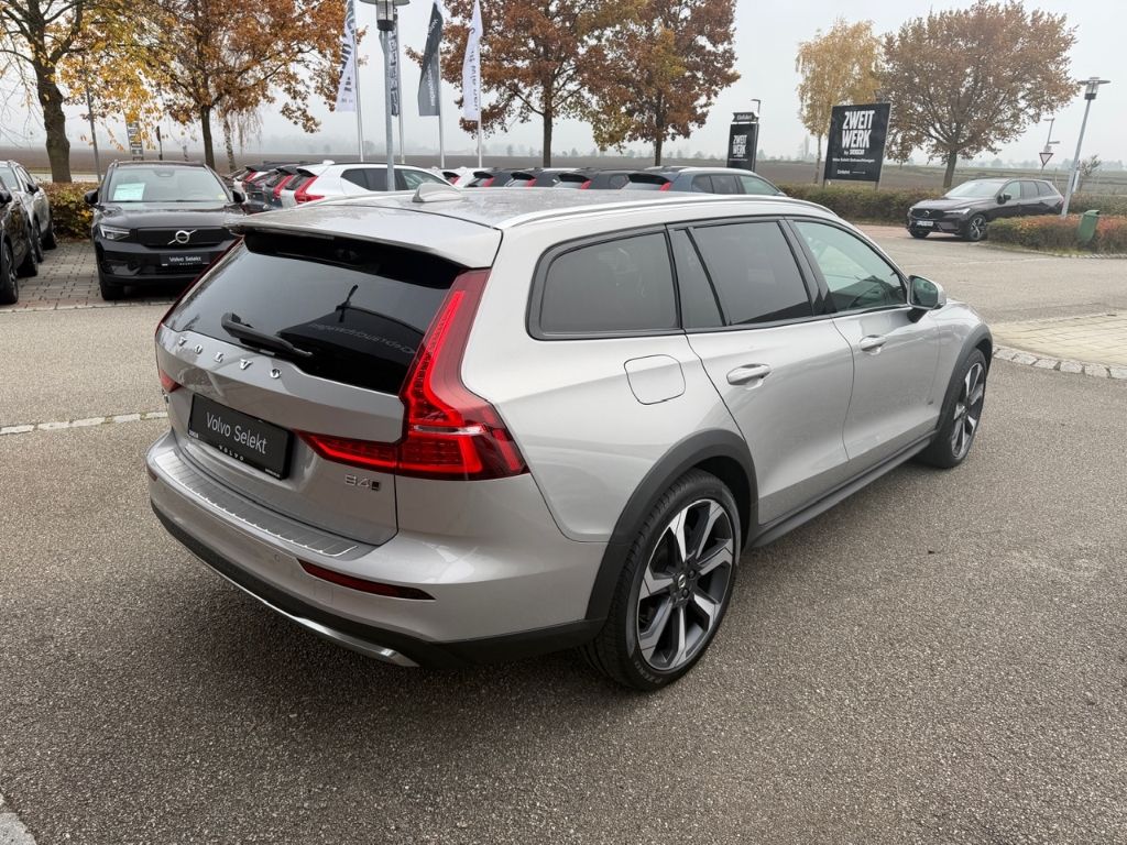 Volvo V60 Cross Country 2023