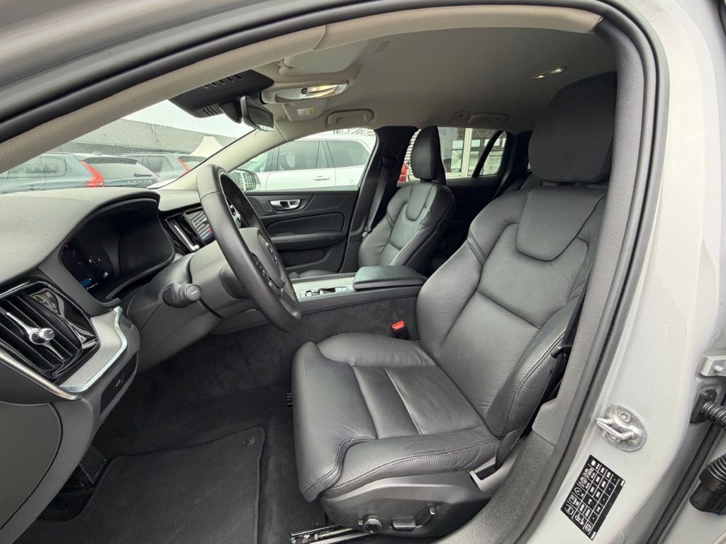 Volvo V60 Cross Country 2023