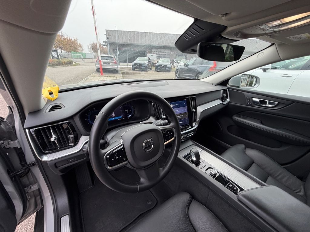 Volvo V60 Cross Country 2023