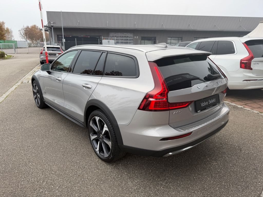 Volvo V60 Cross Country 2023