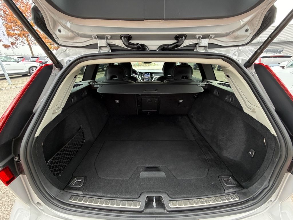 Volvo V60 Cross Country 2023