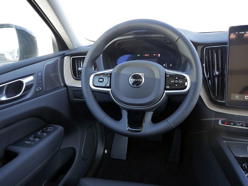 Volvo XC60 2025