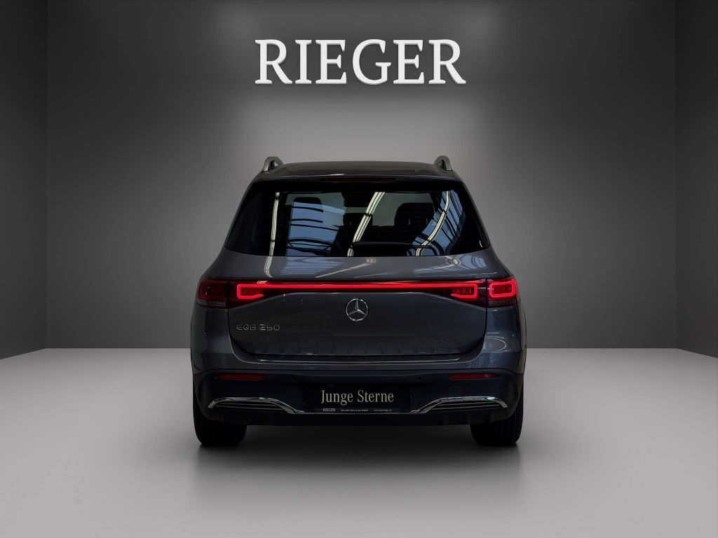 Mercedes-Benz EQB 2023