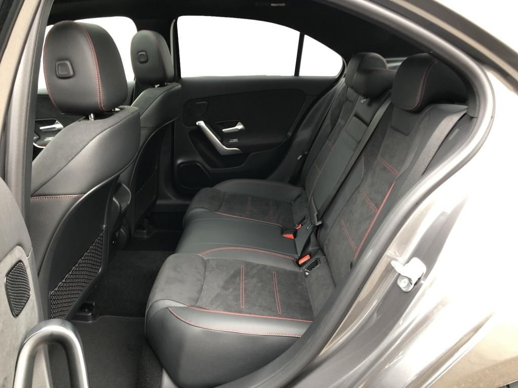 Mercedes-Benz A 220 2025