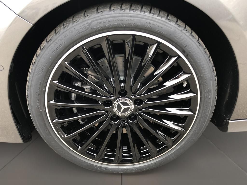 Mercedes-Benz A 220 2025