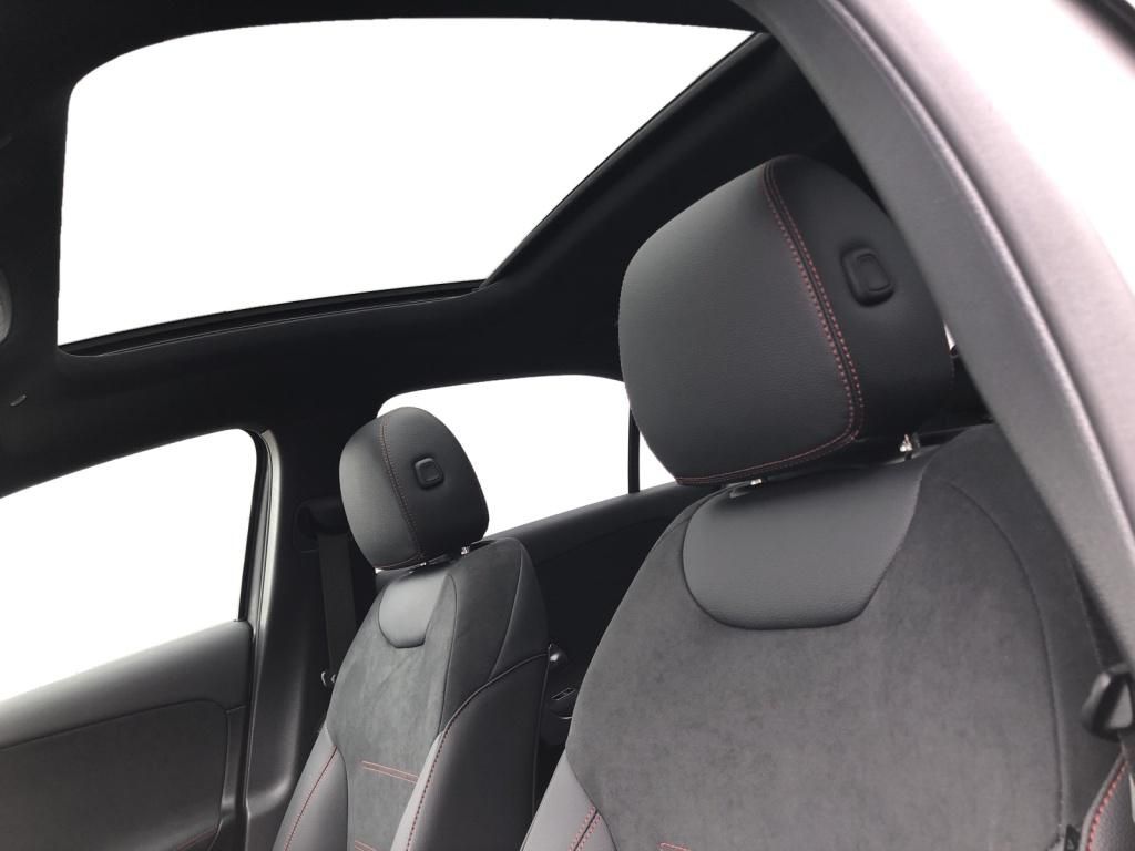 Mercedes-Benz A 220 2025