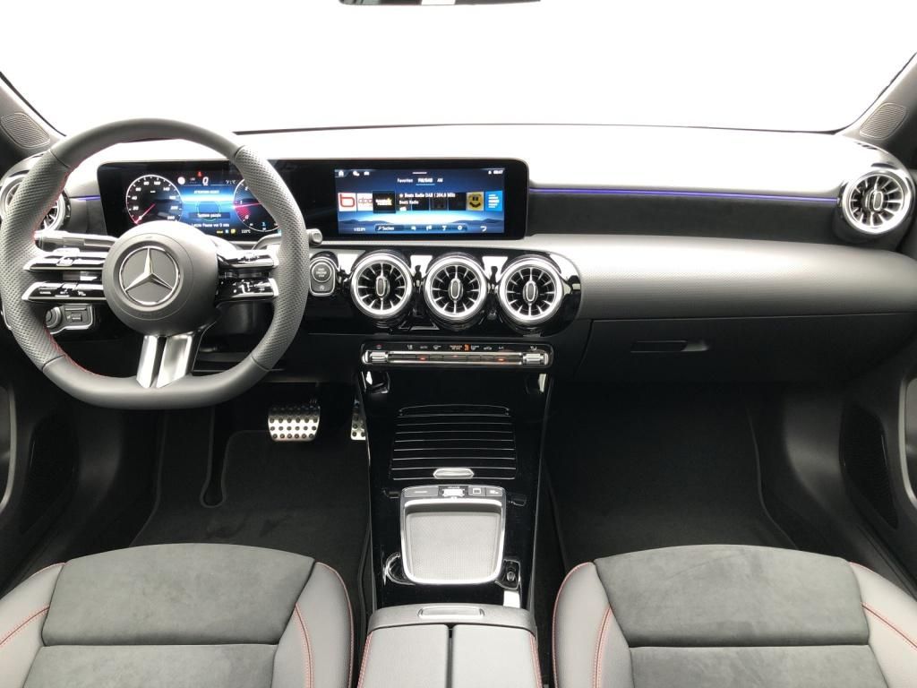 Mercedes-Benz A 220 2025