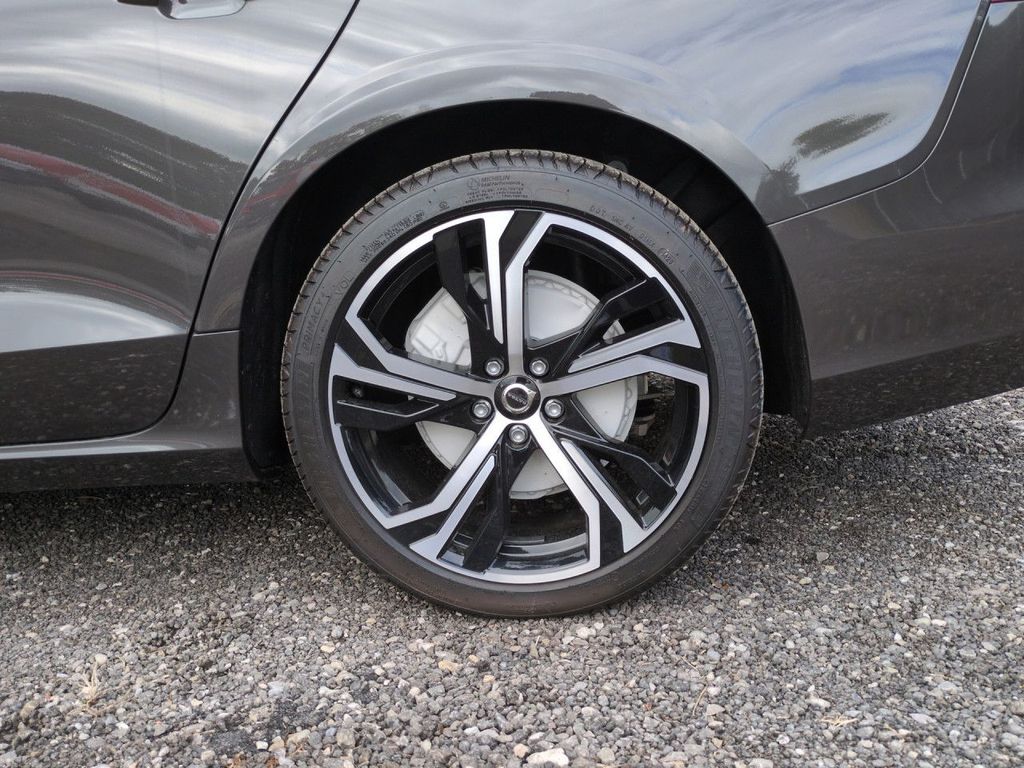 Volvo V60 2024