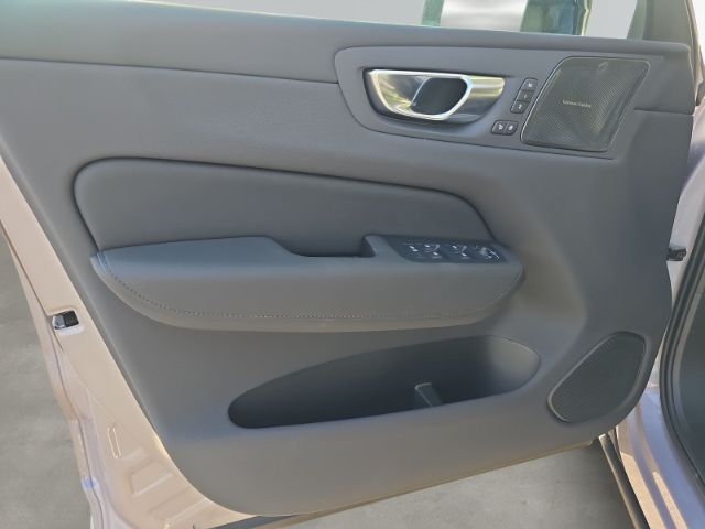 Volvo XC60 2025