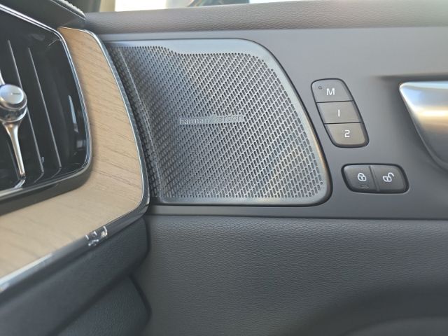 Volvo XC60 2025