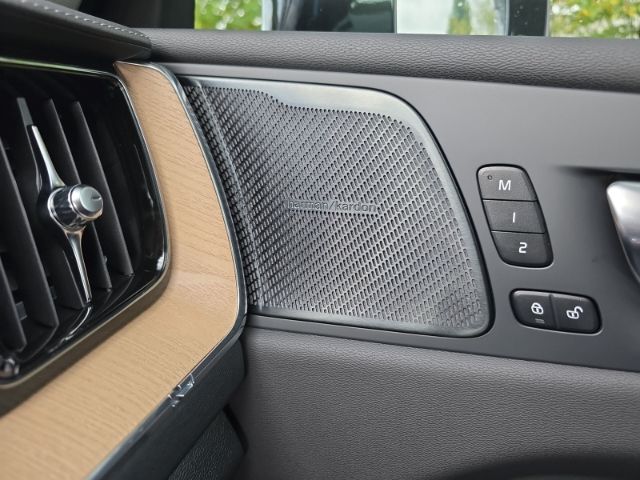 Volvo XC60 2025