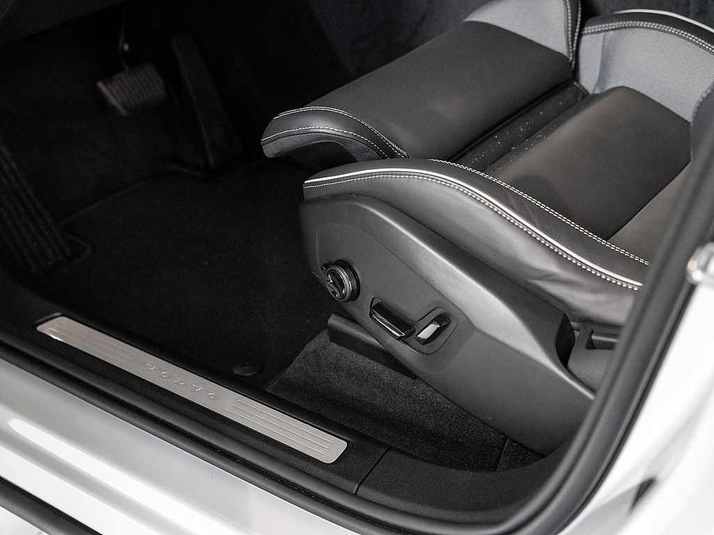 Volvo XC60 2025