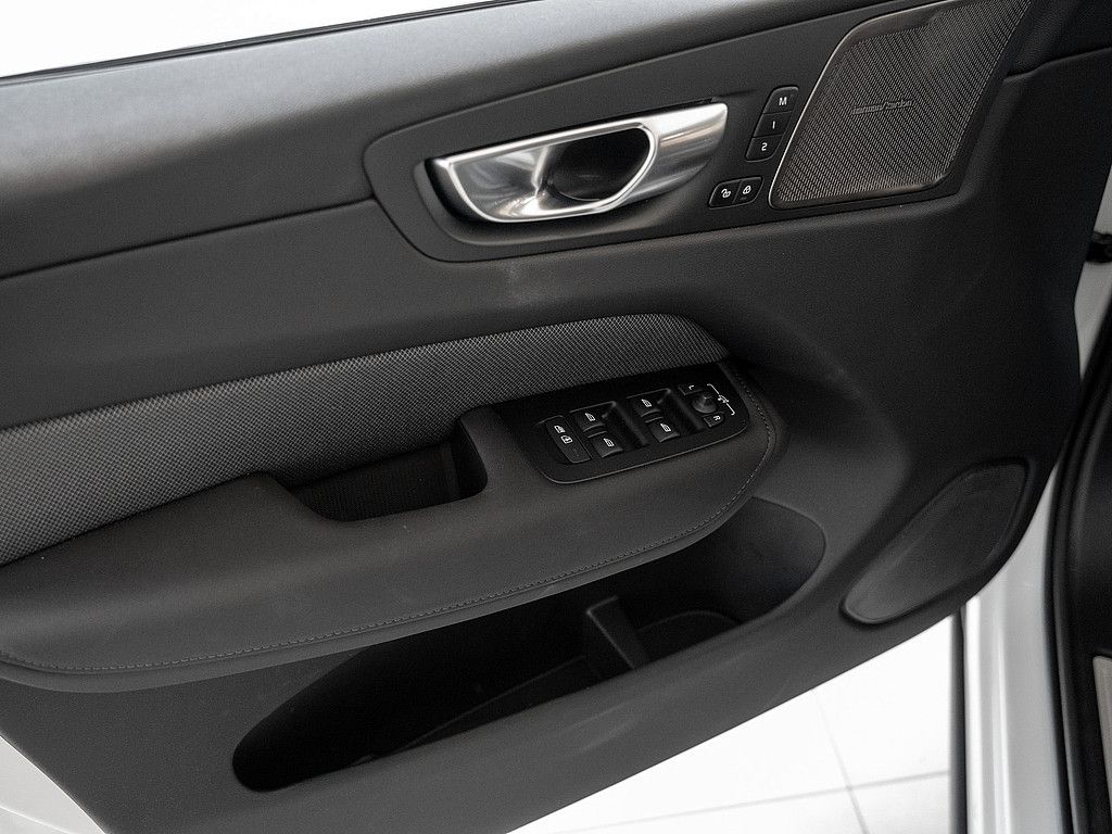 Volvo XC60 2025