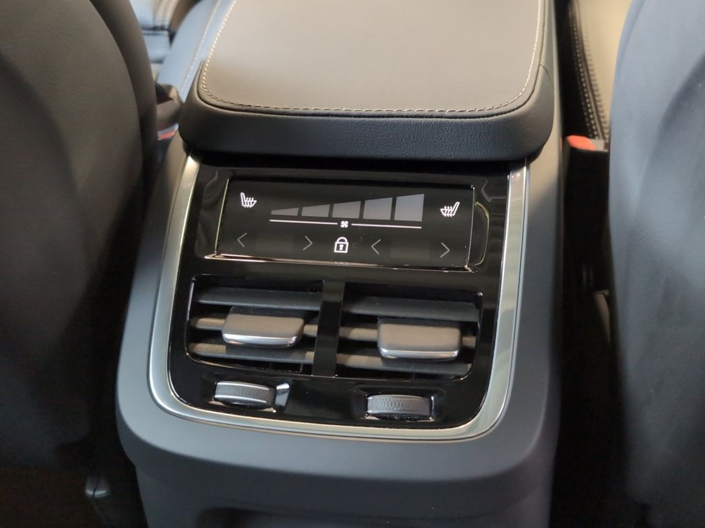 Volvo XC90 2025