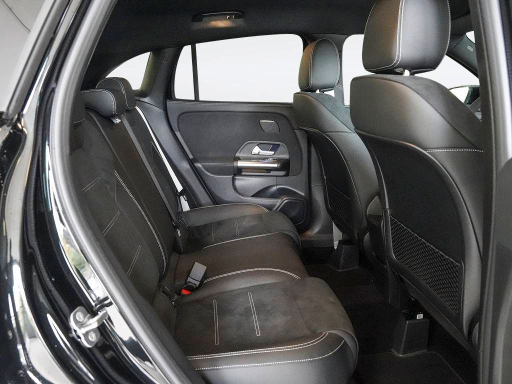 Mercedes-Benz GLA 200 2025