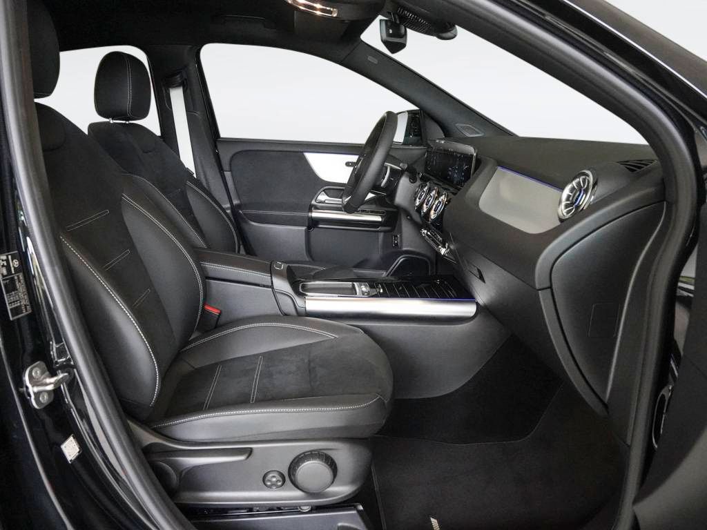 Mercedes-Benz GLA 200 2025