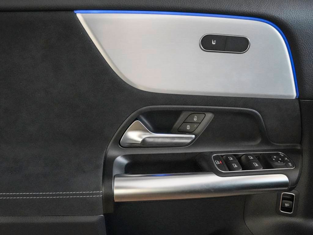 Mercedes-Benz GLA 200 2025