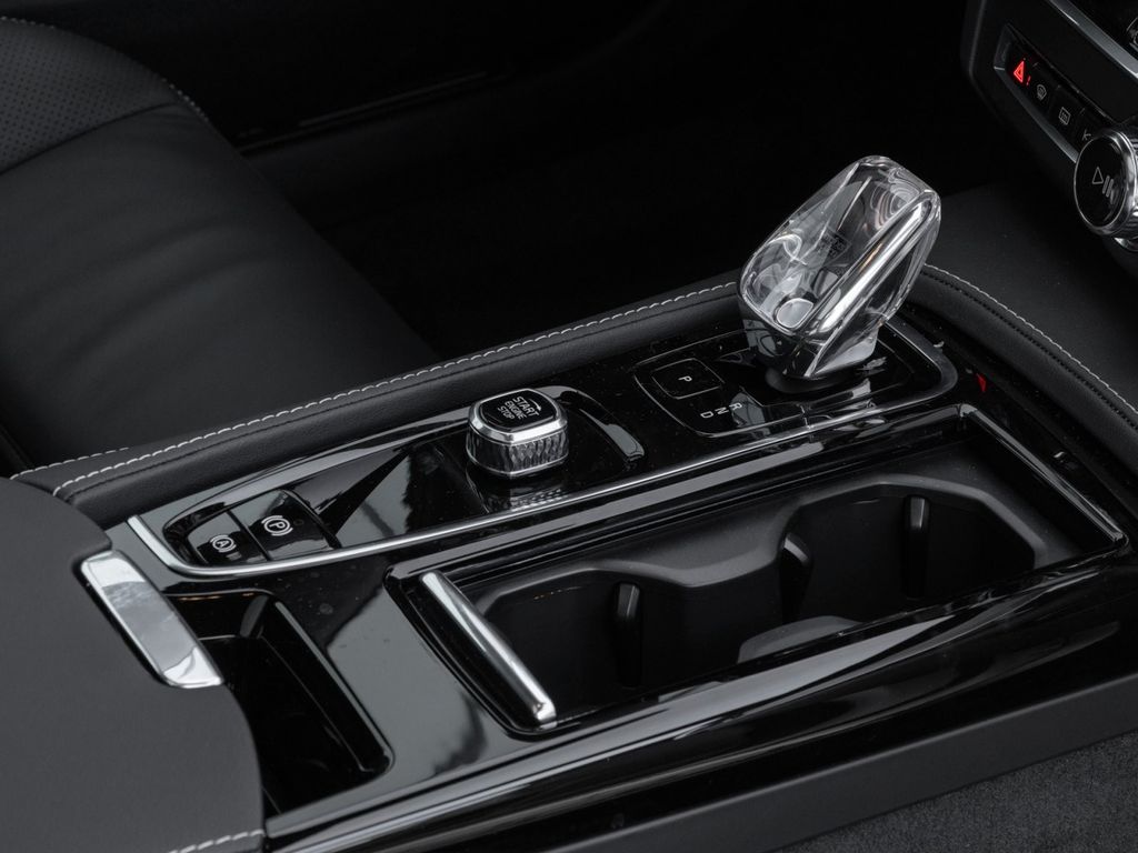 Volvo V90 2025