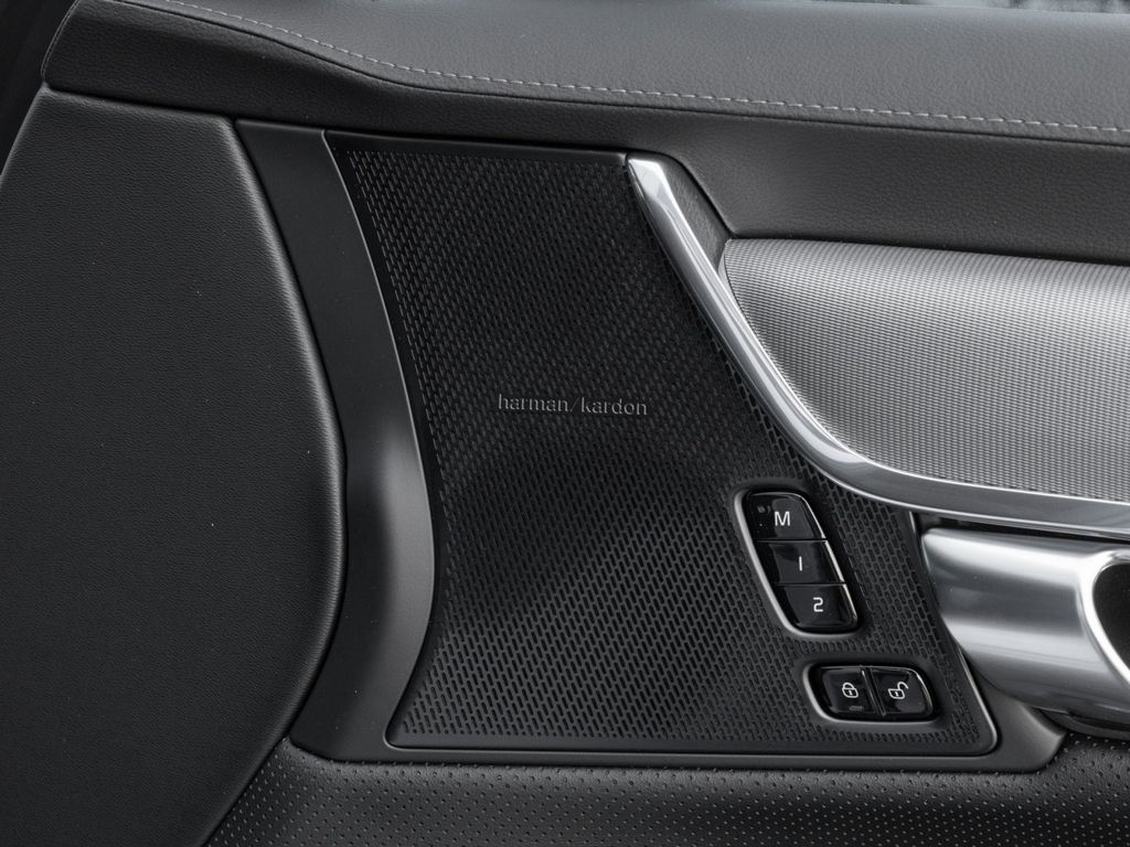 Volvo V90 2025