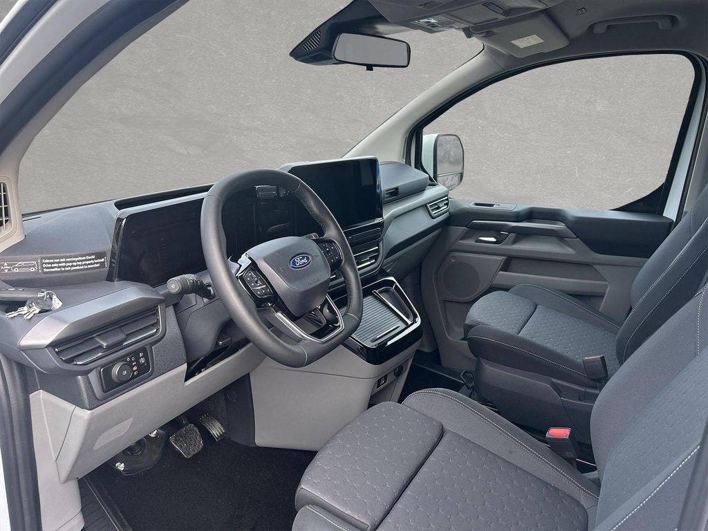 Ford Tourneo Custom 2025