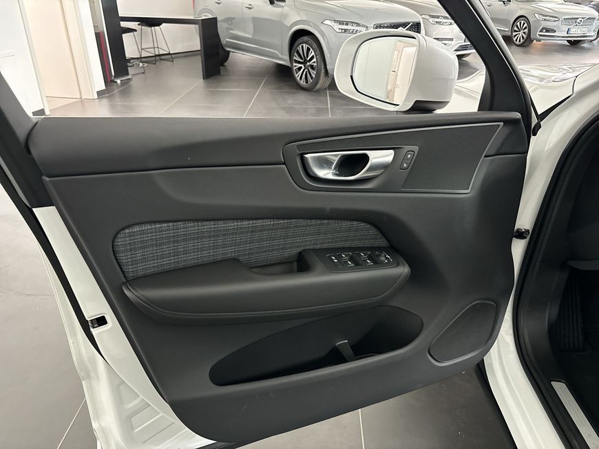 Volvo XC60 2025