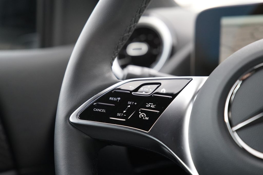 Mercedes-Benz B 200 2024