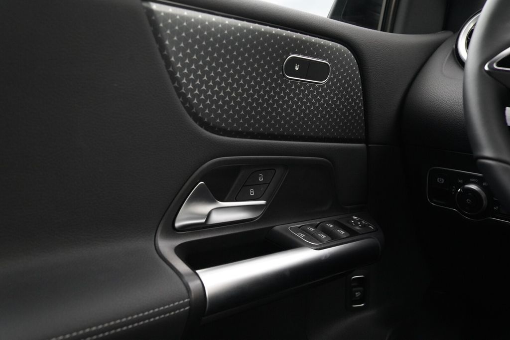 Mercedes-Benz B 200 2024