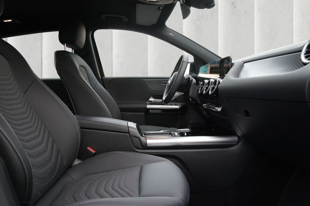 Mercedes-Benz B 200 2024