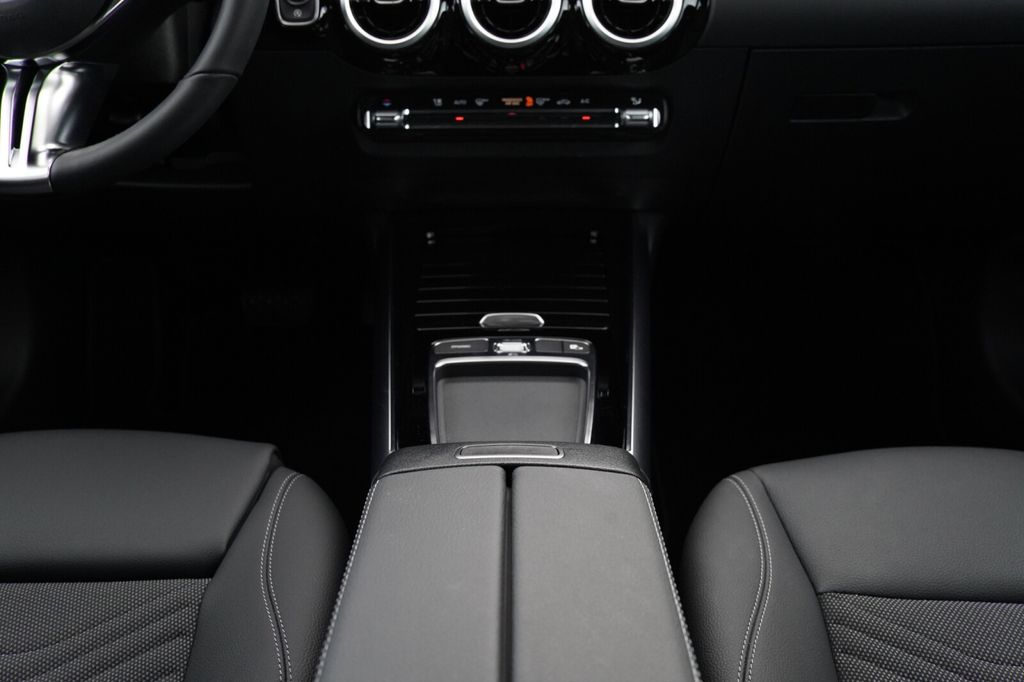 Mercedes-Benz B 200 2024