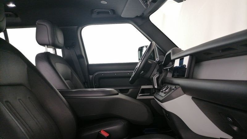 Land Rover Defender 2021