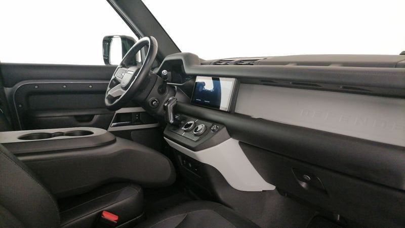 Land Rover Defender 2021