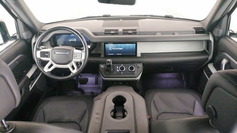 Land Rover Defender 2021