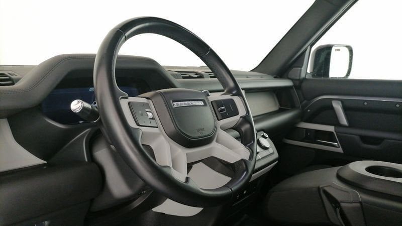 Land Rover Defender 2021