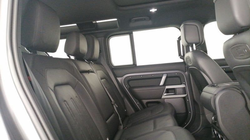 Land Rover Defender 2021