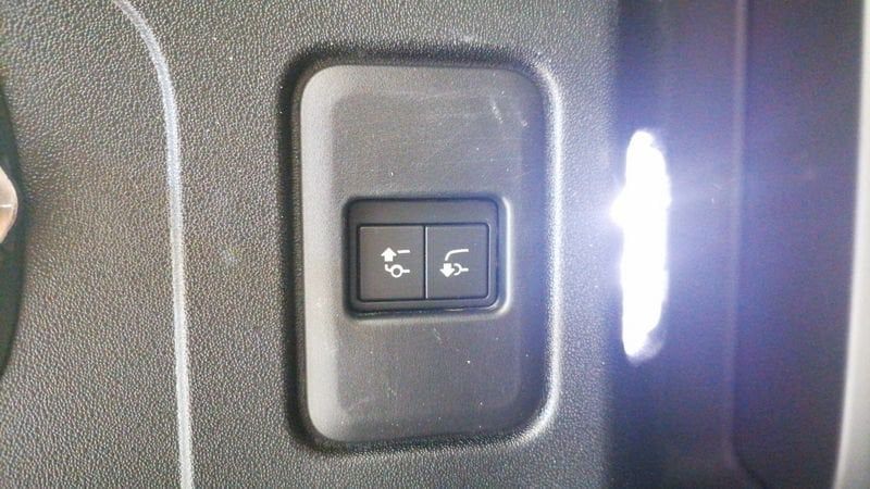 Land Rover Defender 2021