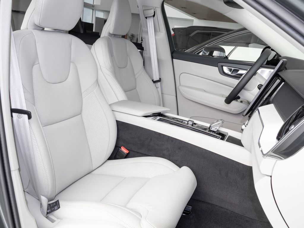Volvo XC60 2025