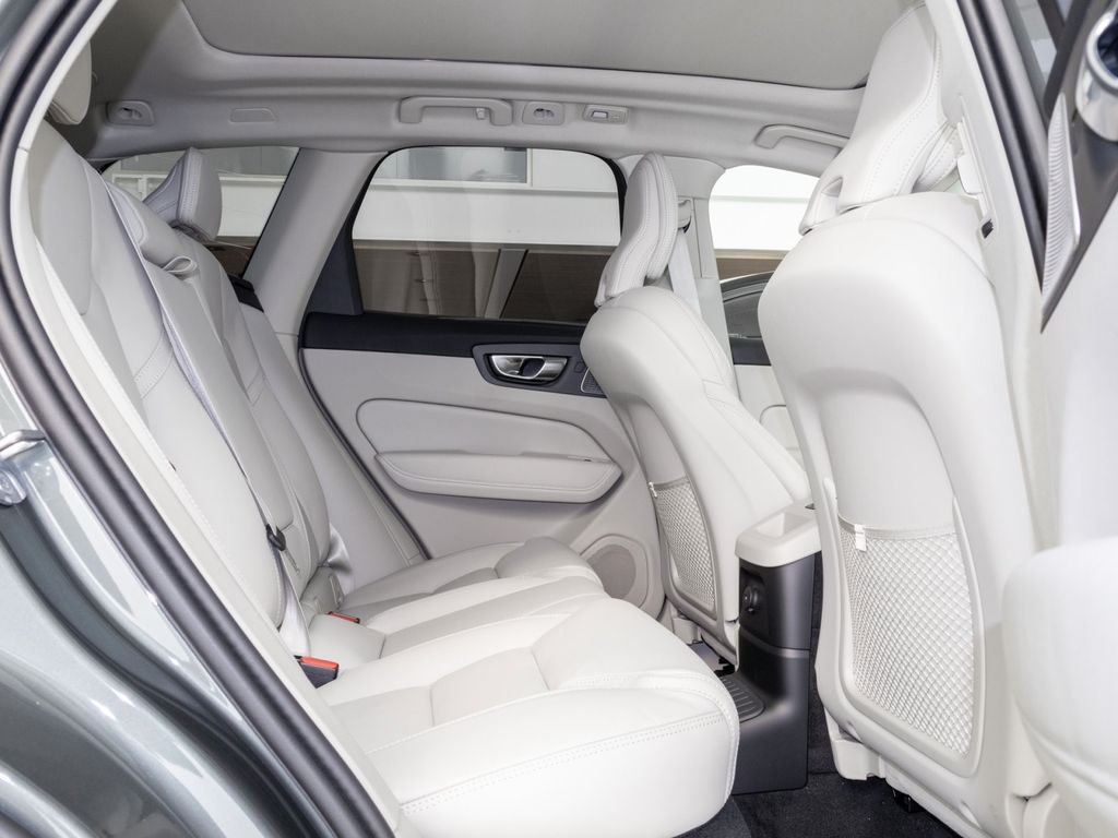 Volvo XC60 2025