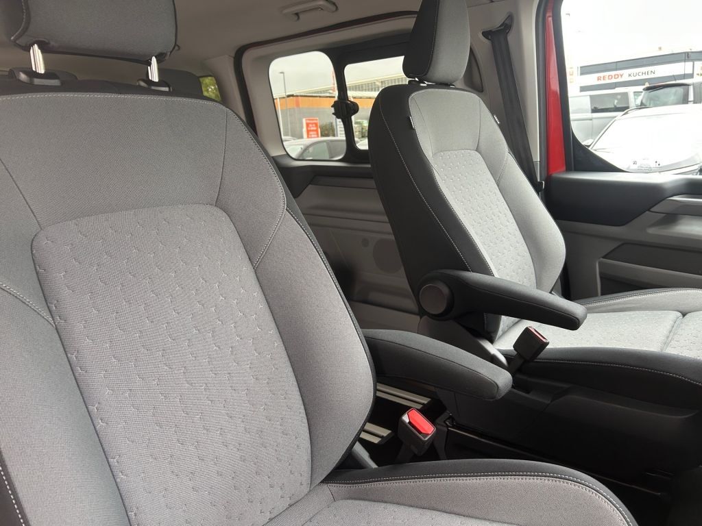 Ford Tourneo Custom 2025