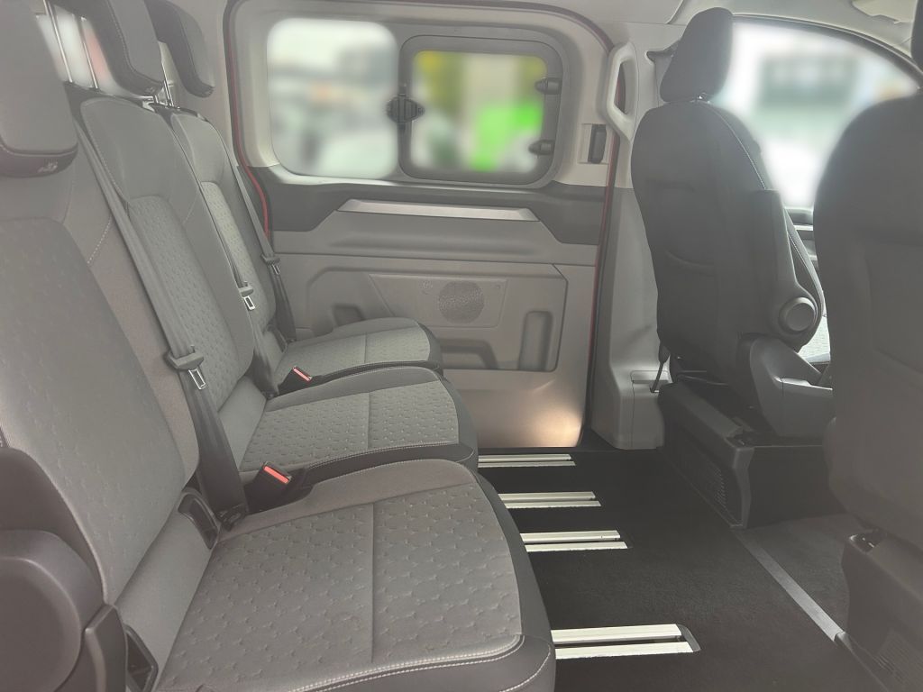 Ford Tourneo Custom 2025