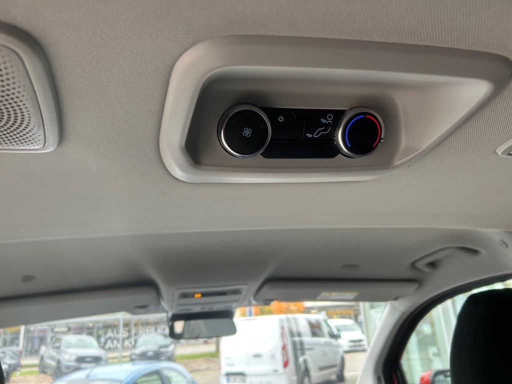 Ford Tourneo Custom 2025