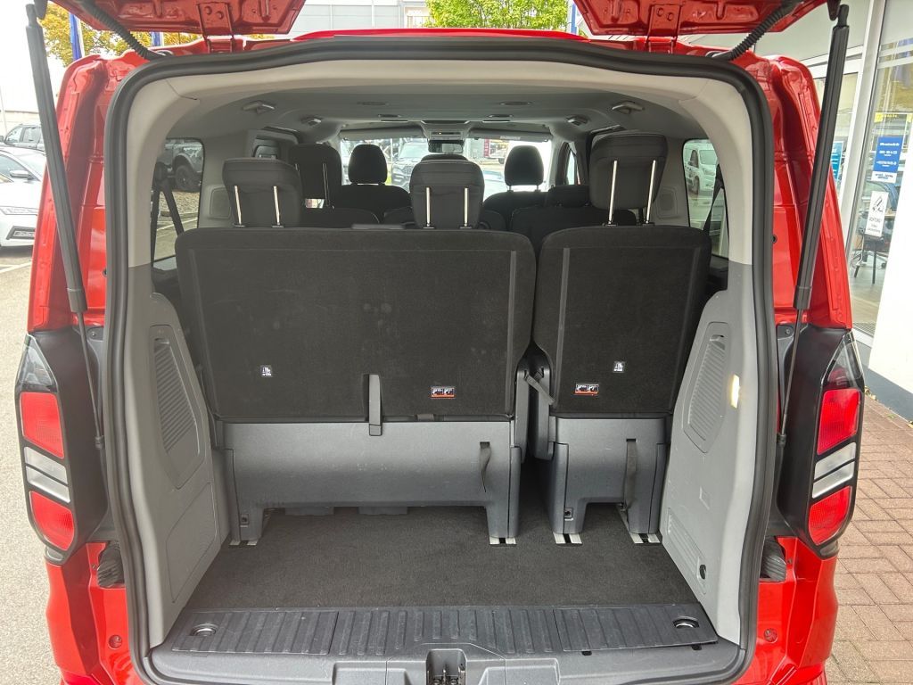Ford Tourneo Custom 2025