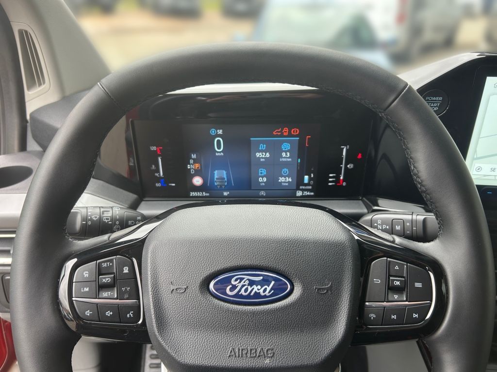 Ford Tourneo Custom 2025