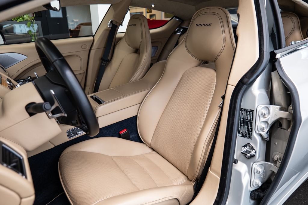 Aston Martin Rapide 2010