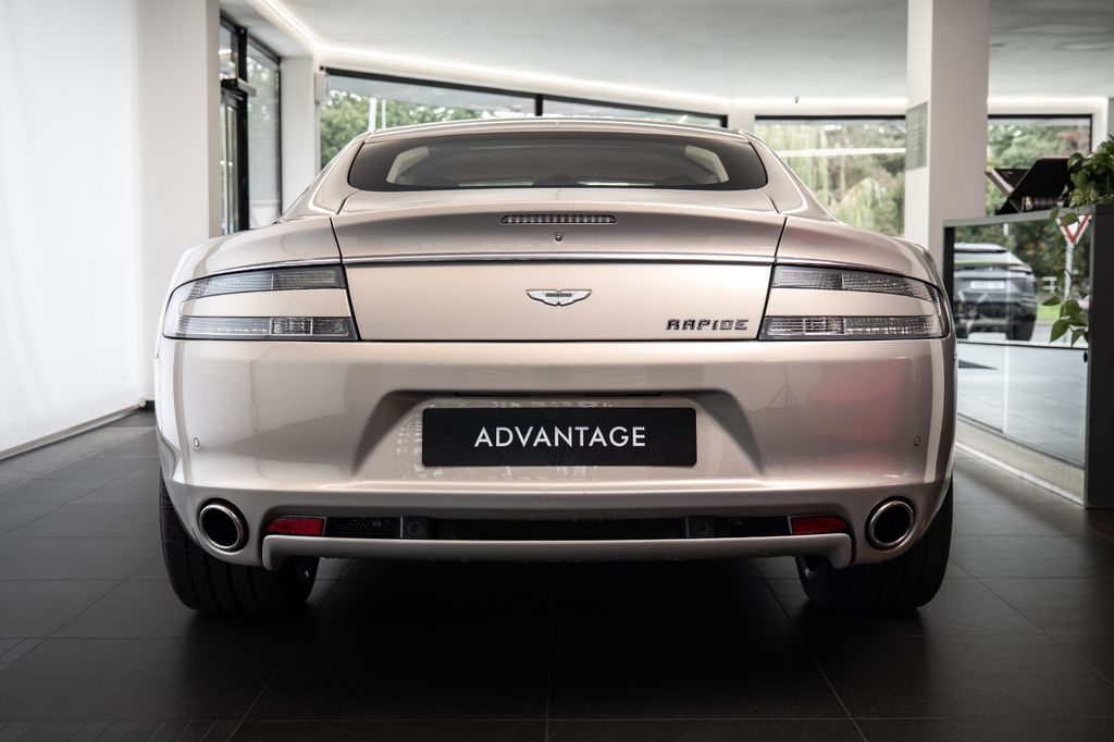 Aston Martin Rapide 2010