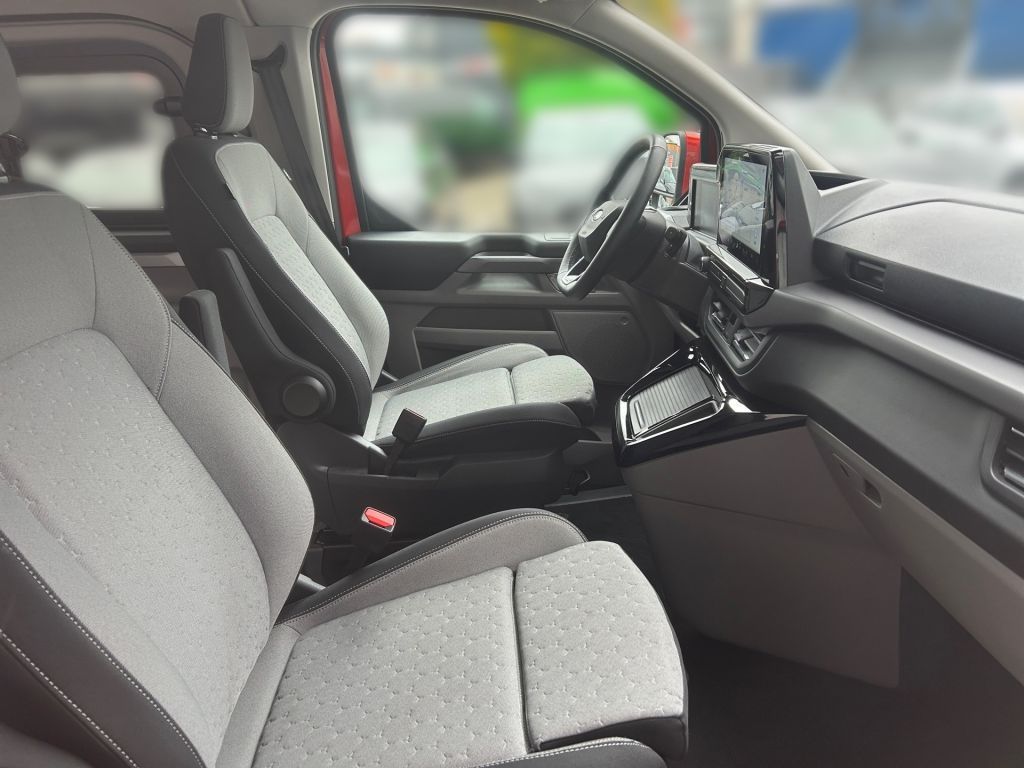 Ford Tourneo Custom 2025