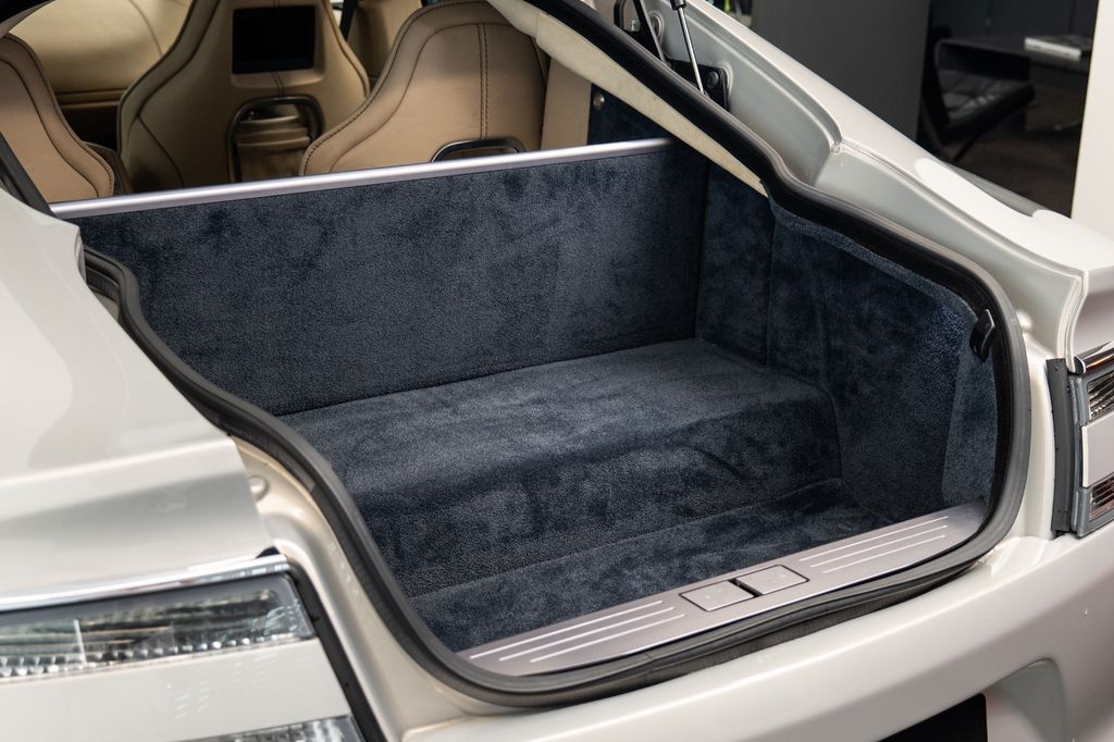 Aston Martin Rapide 2010