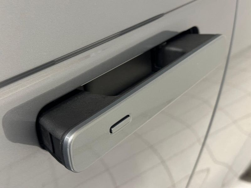 Land Rover Range Rover Velar 2025