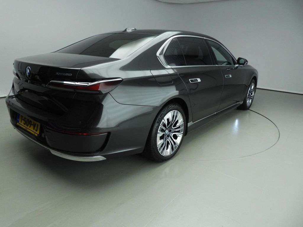 BMW i7 2023
